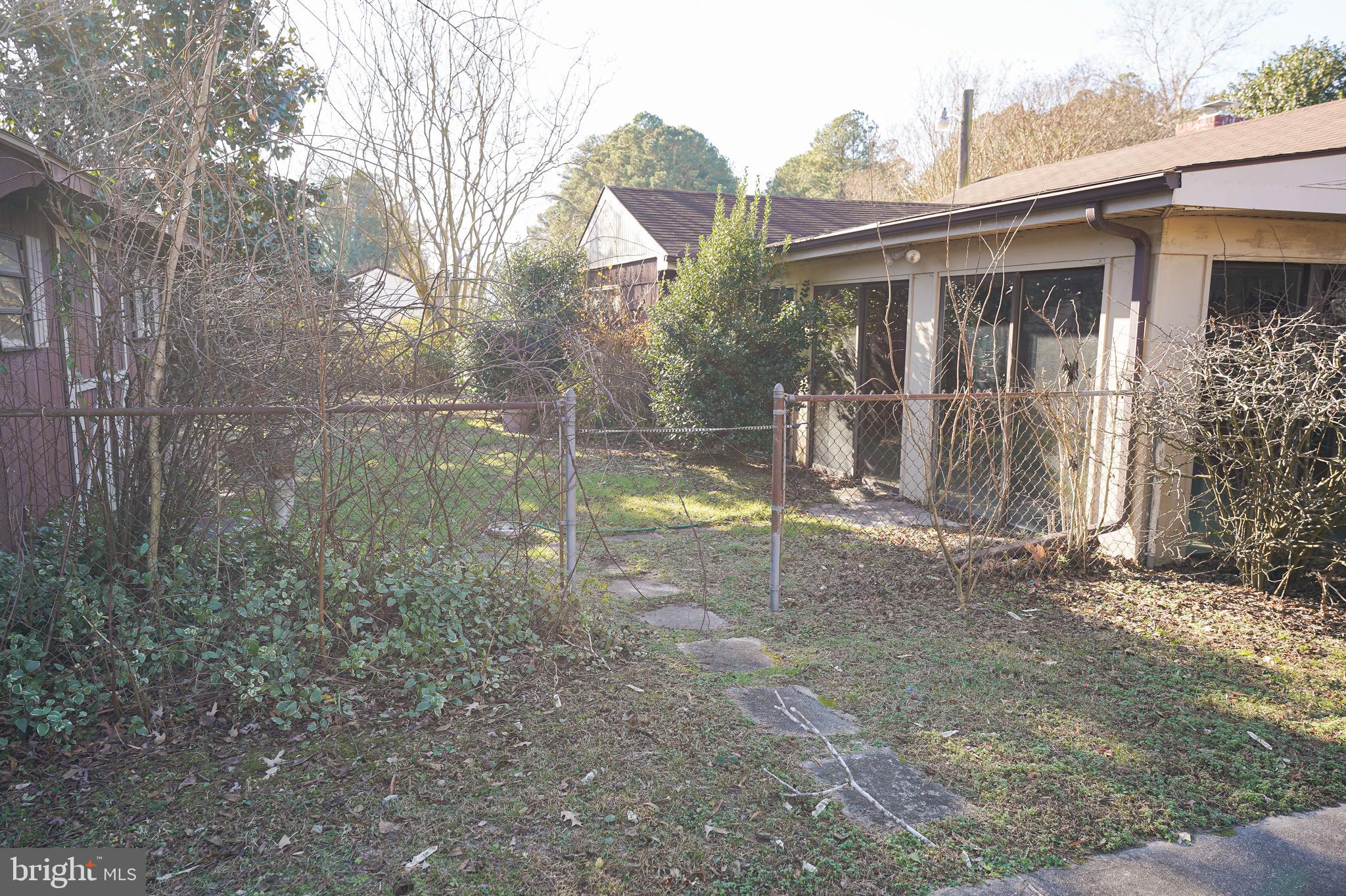 1403 WHITTIER DRIVE