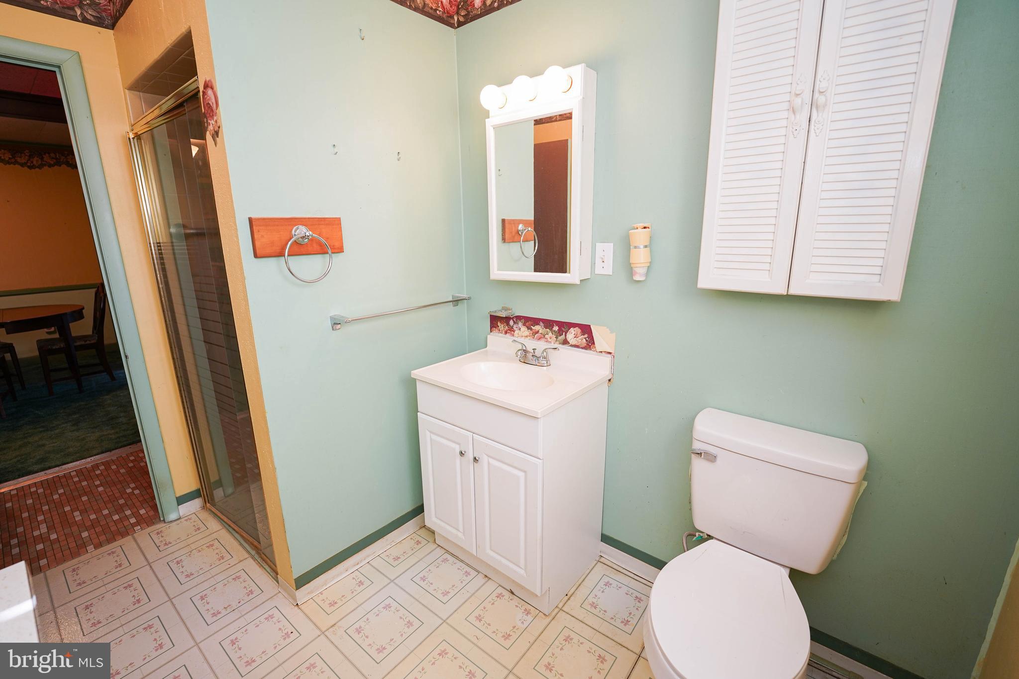 1403 WHITTIER DRIVE