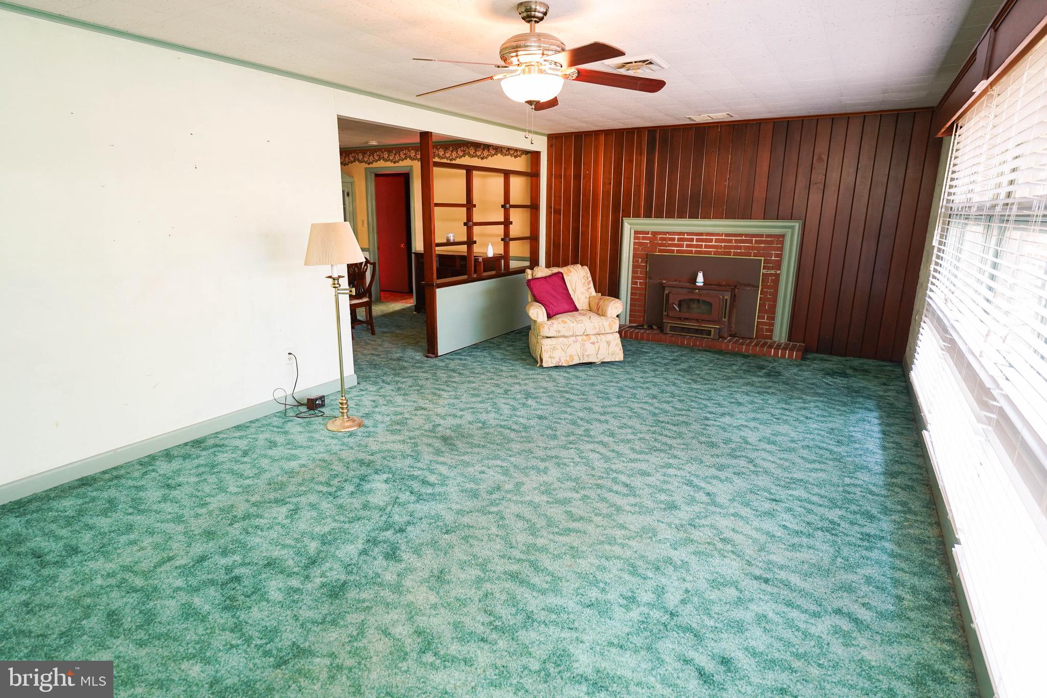 1403 WHITTIER DRIVE