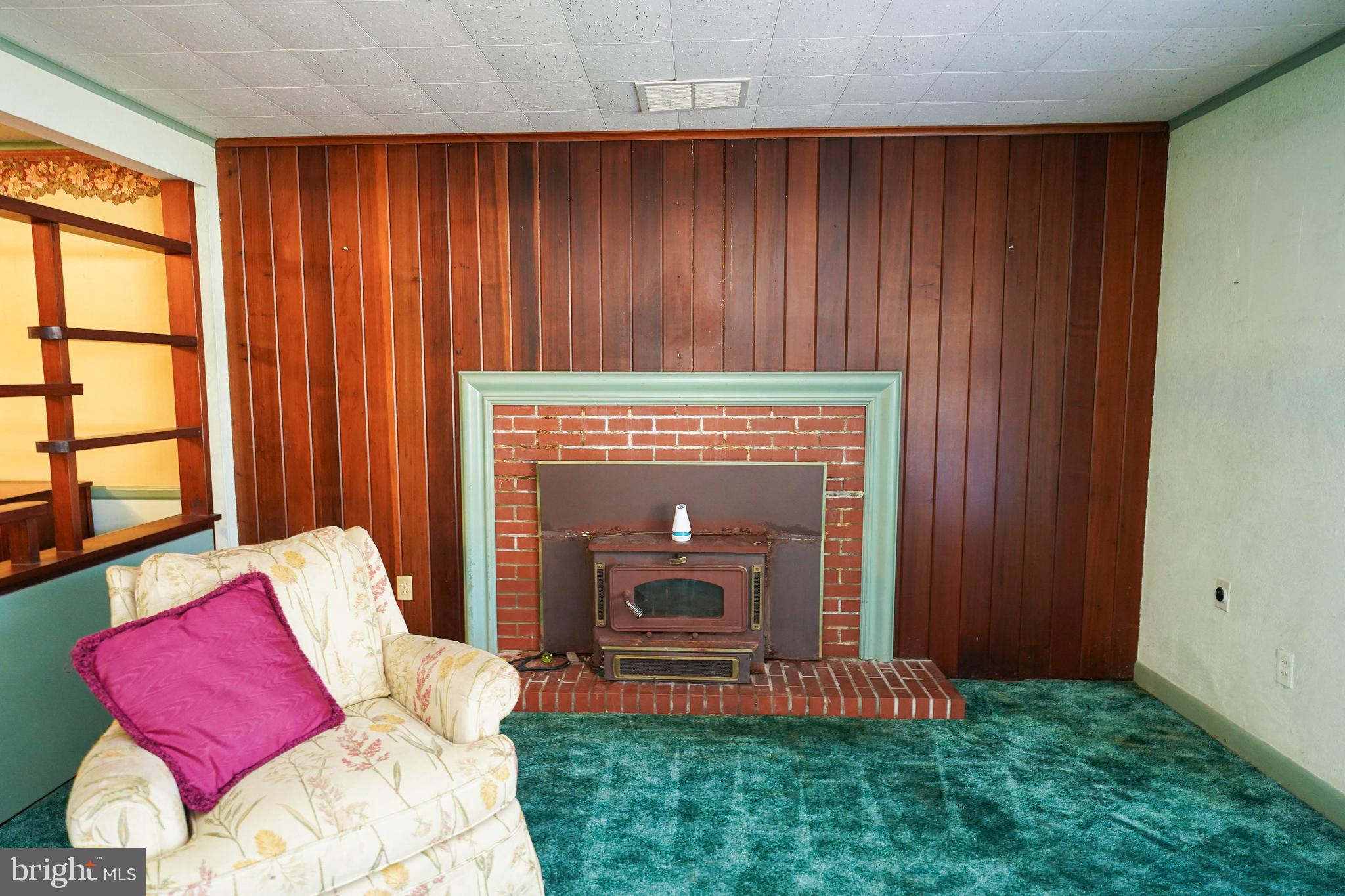 1403 WHITTIER DRIVE
