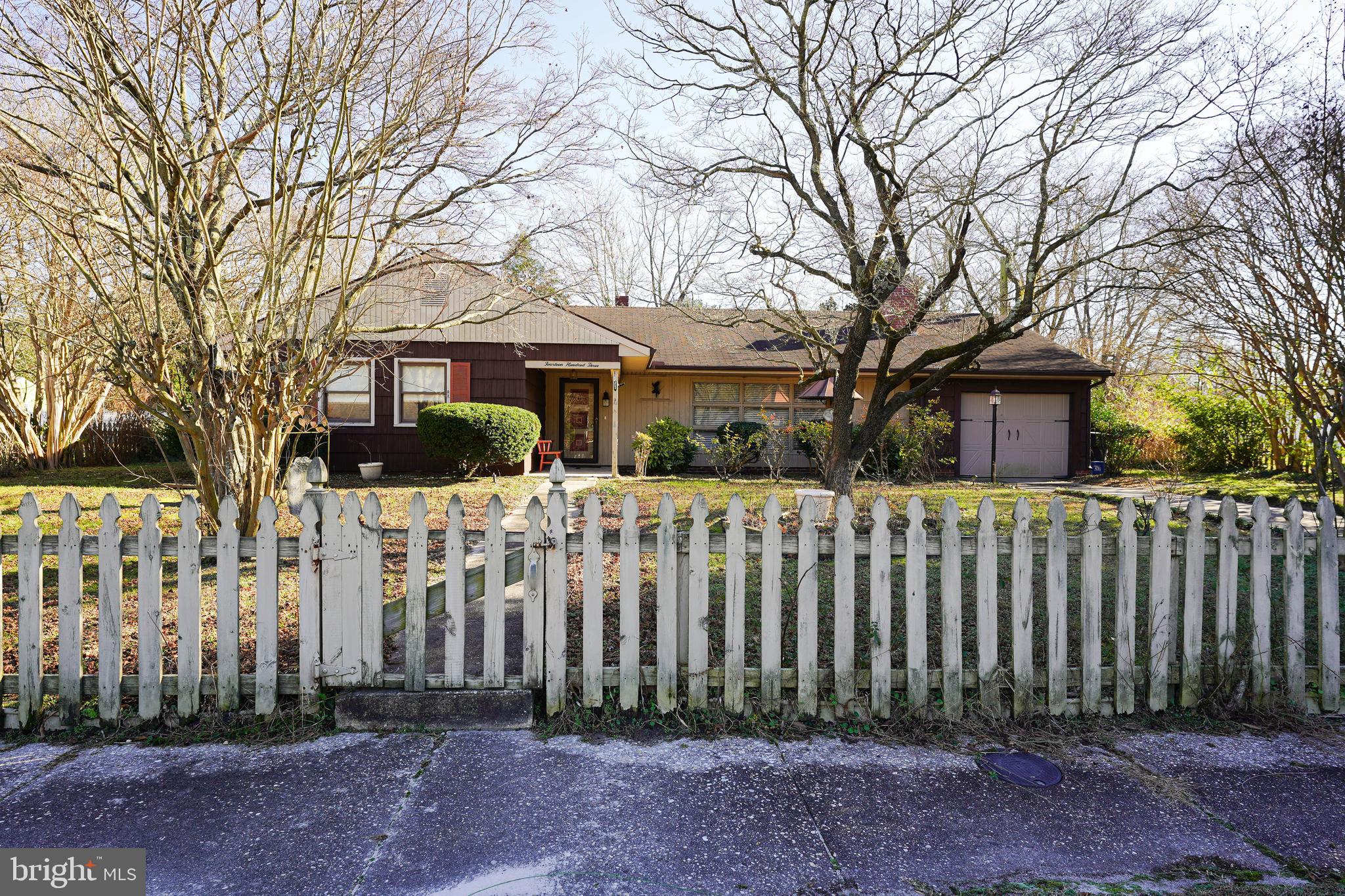1403 WHITTIER DRIVE