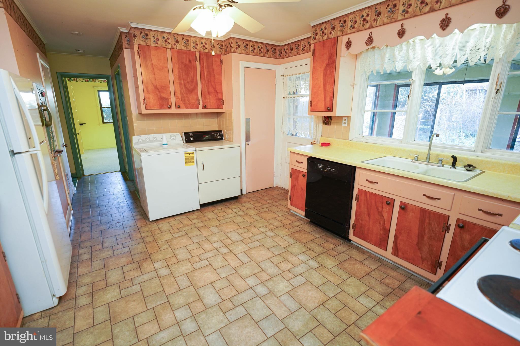 1403 WHITTIER DRIVE