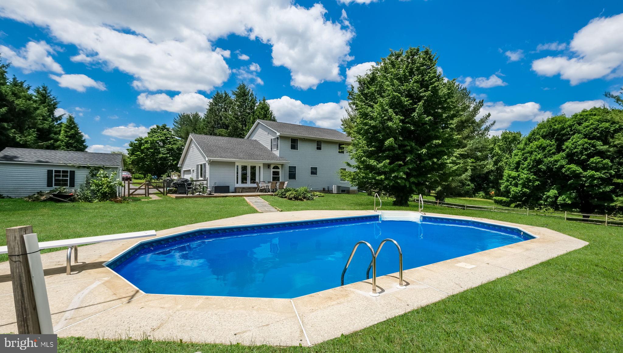 102 SUNSET CIRCLE