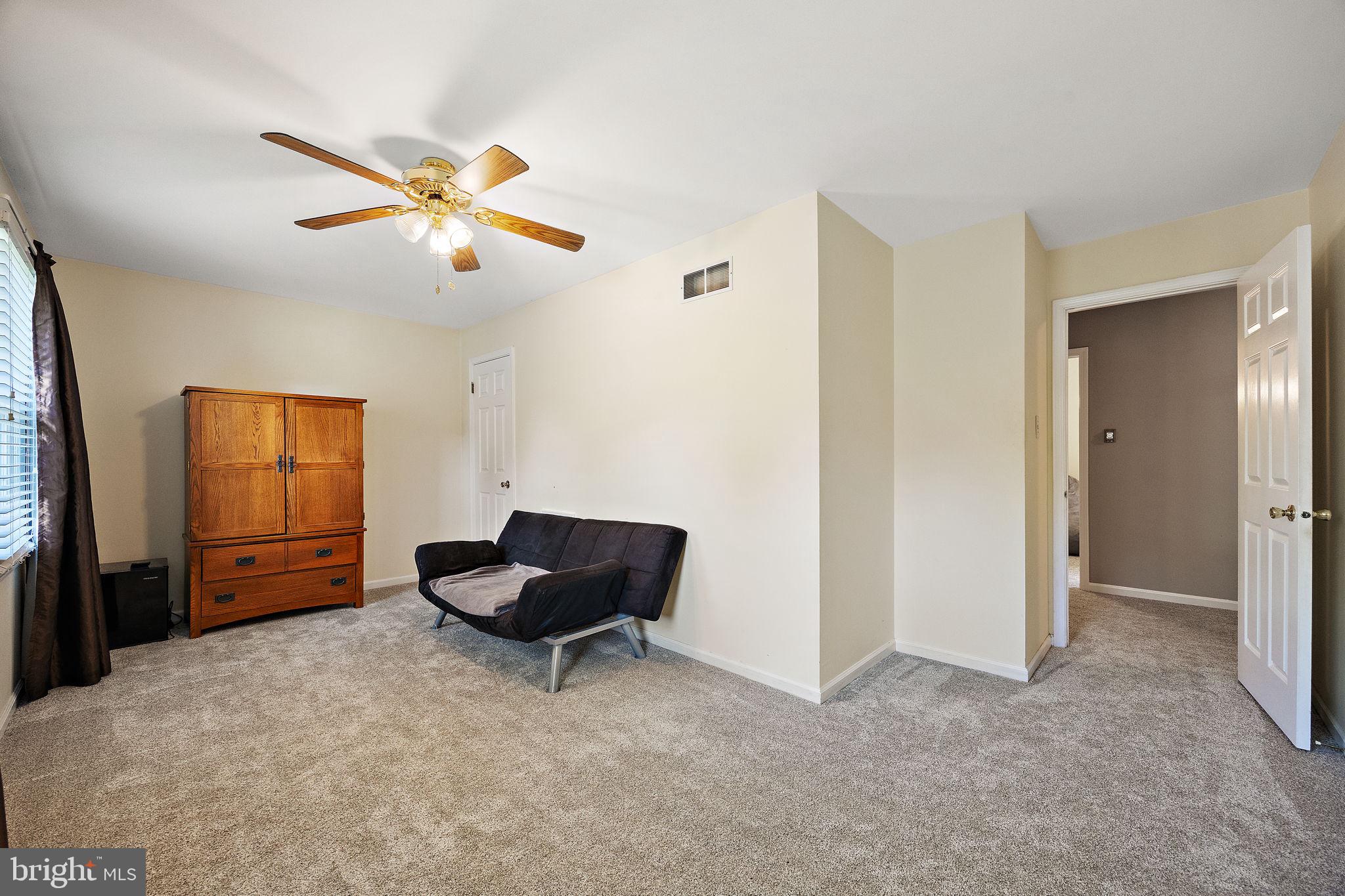 15 FARMINGTON CIRCLE