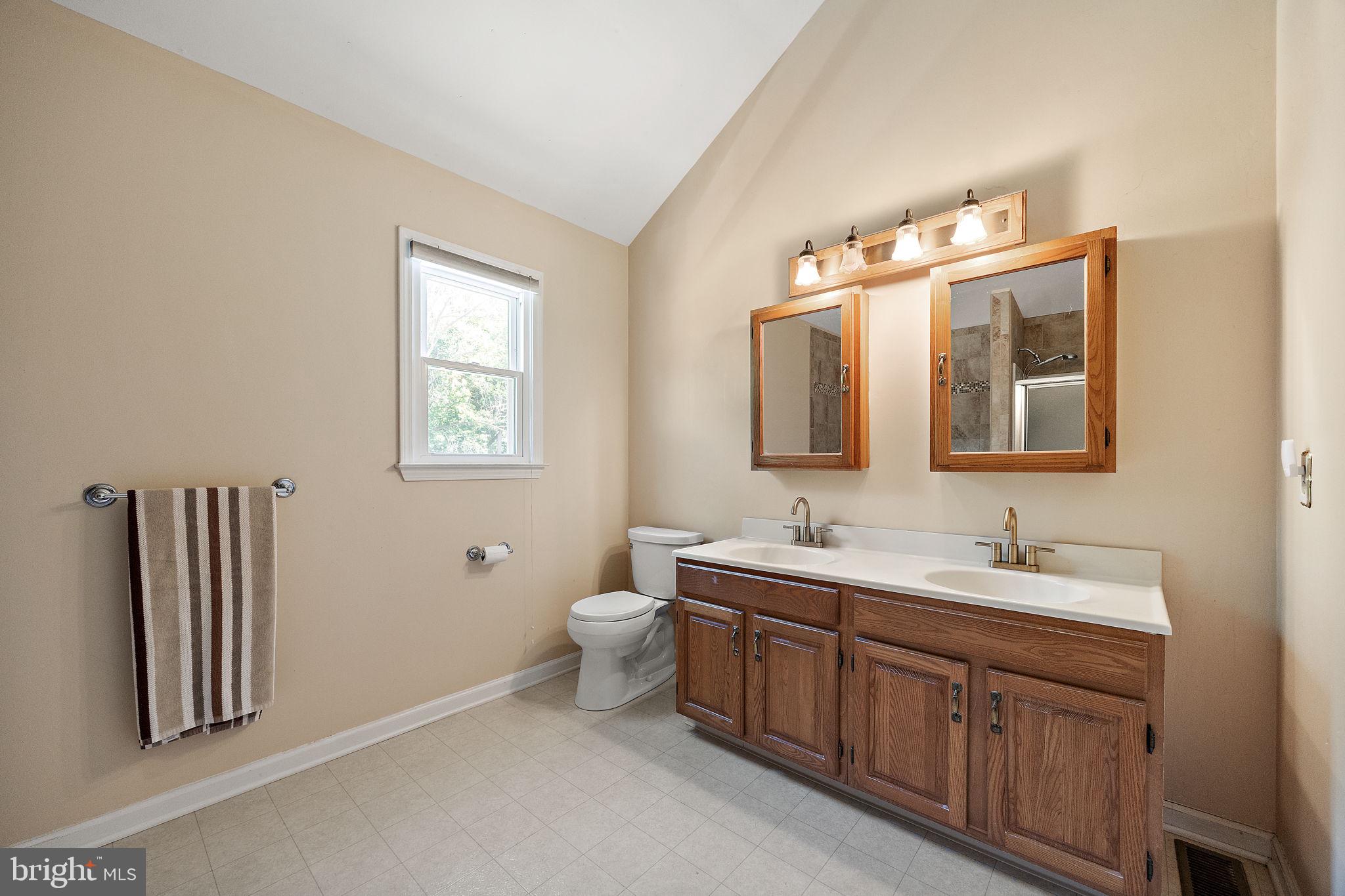 15 FARMINGTON CIRCLE