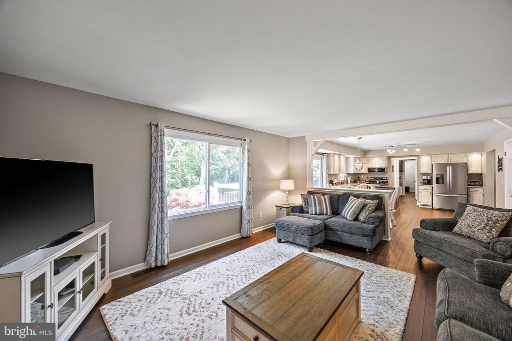 15 FARMINGTON CIRCLE