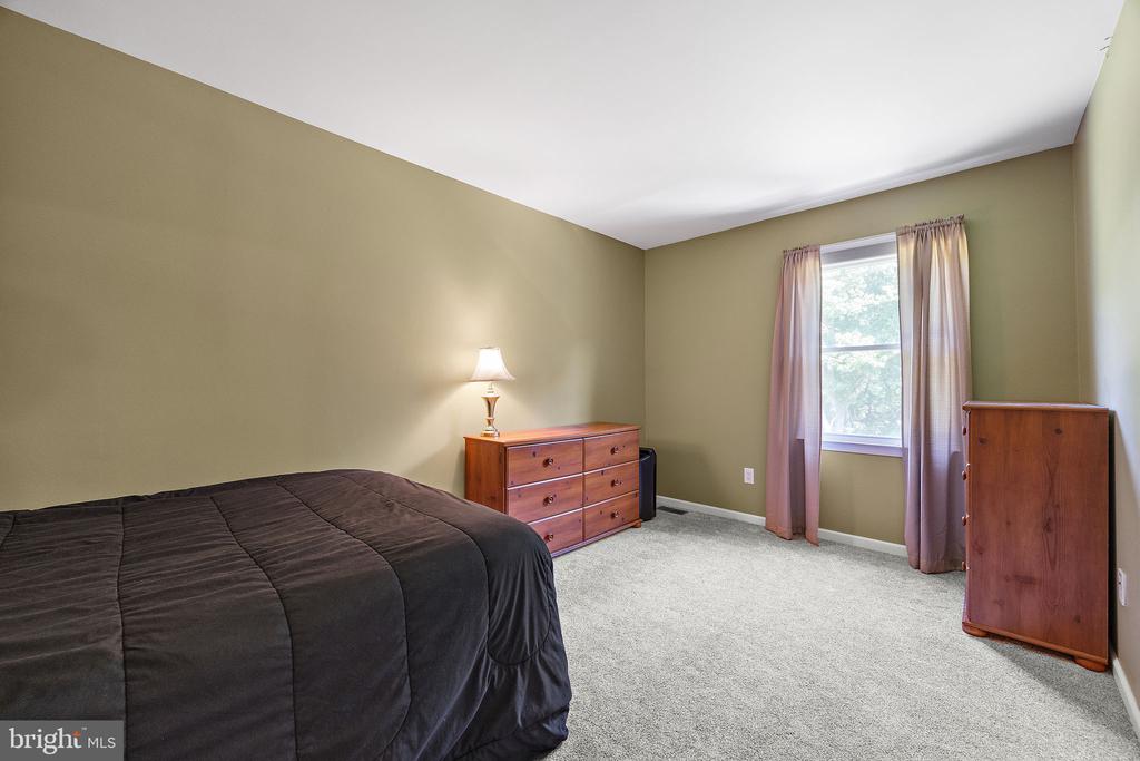 15 FARMINGTON CIRCLE