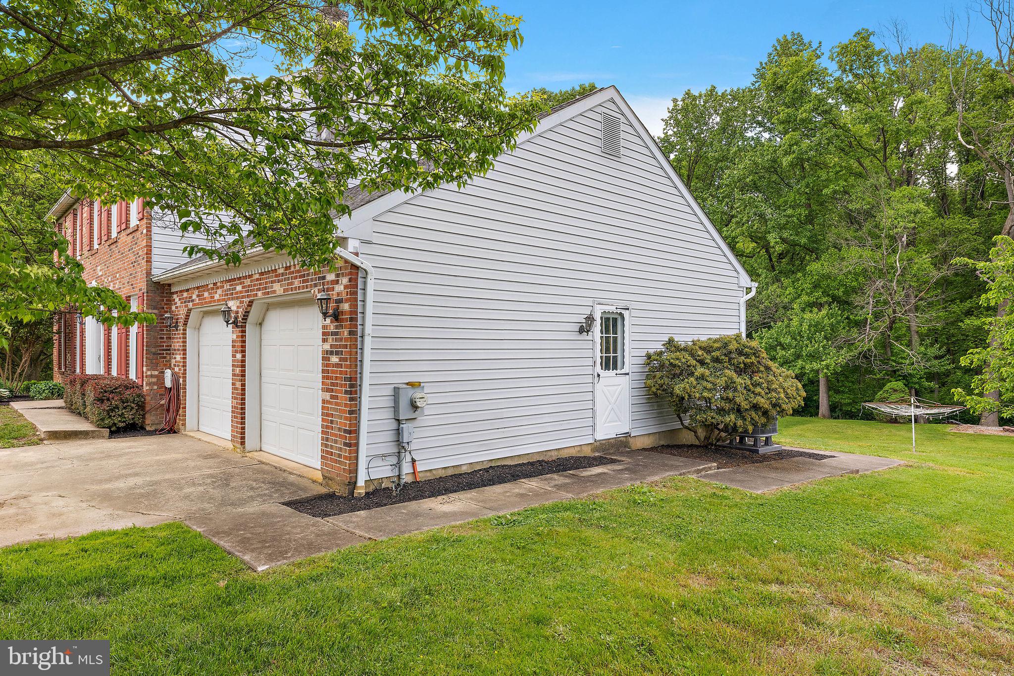 15 FARMINGTON CIRCLE