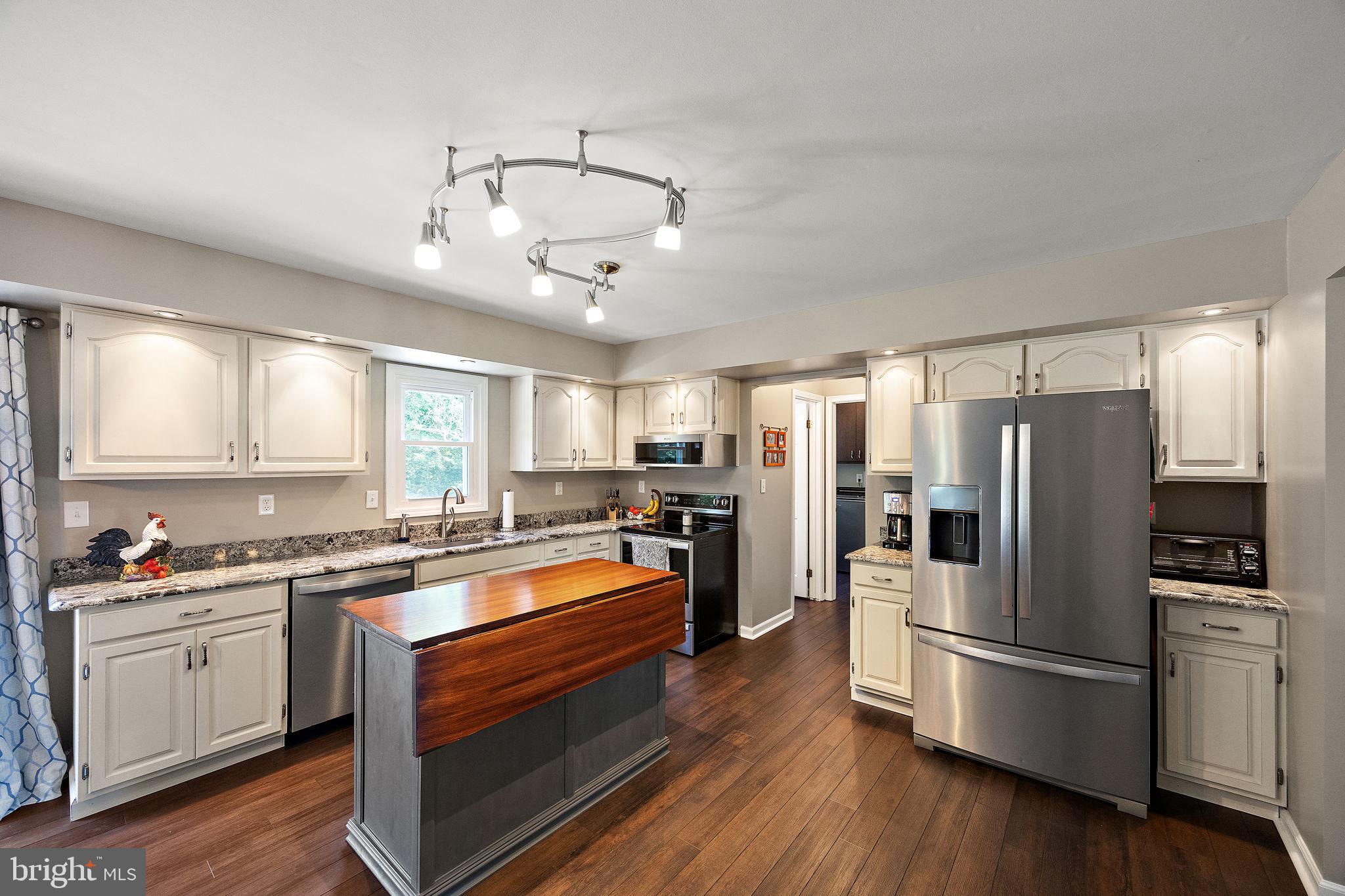15 FARMINGTON CIRCLE