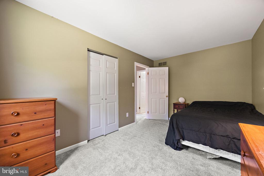 15 FARMINGTON CIRCLE