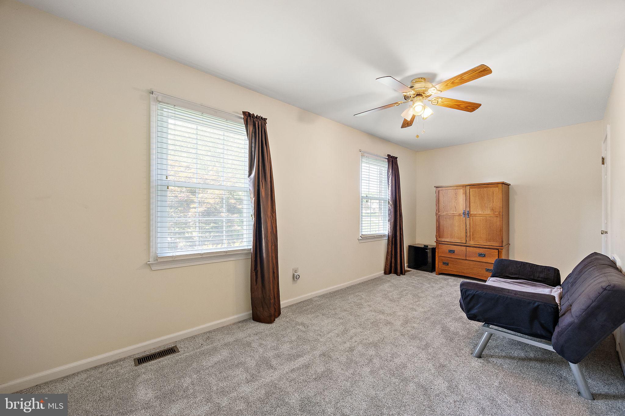 15 FARMINGTON CIRCLE