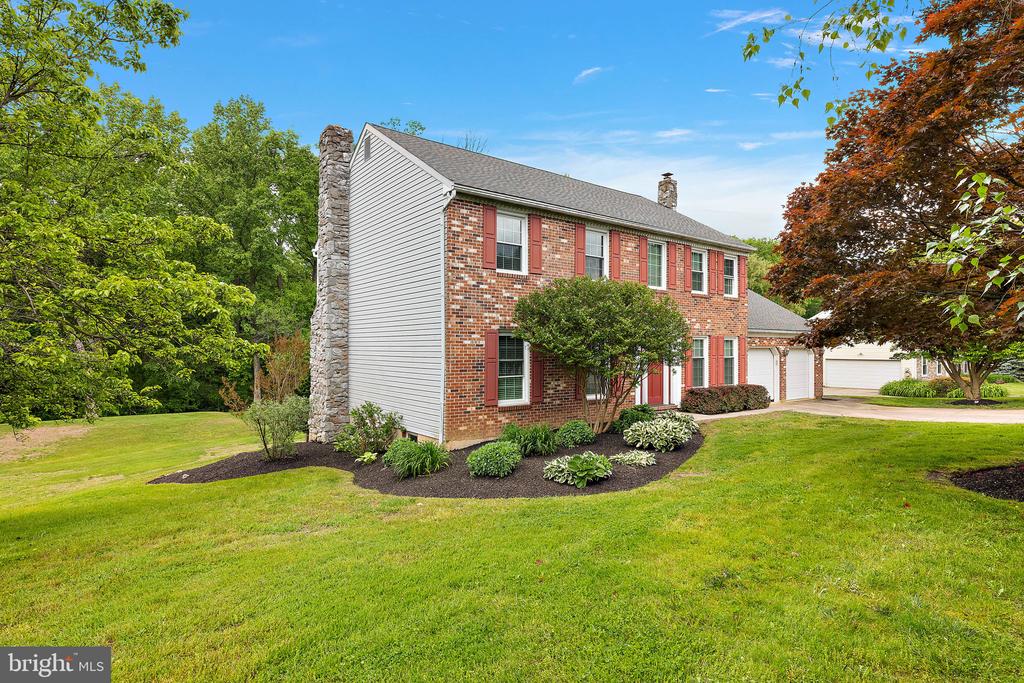 15 FARMINGTON CIRCLE