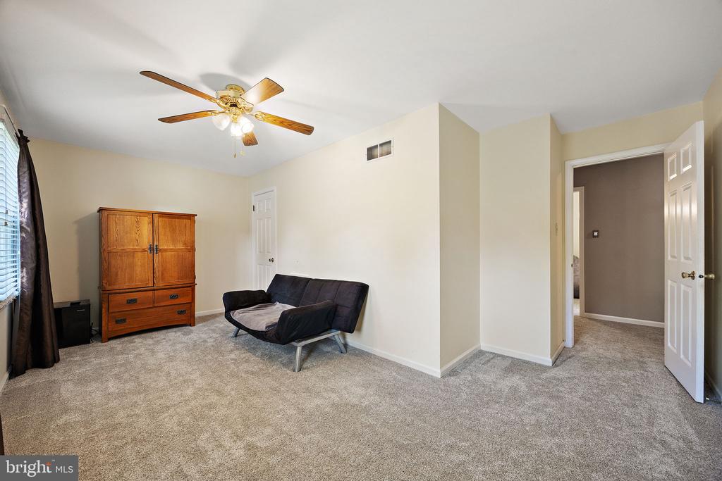 15 FARMINGTON CIRCLE