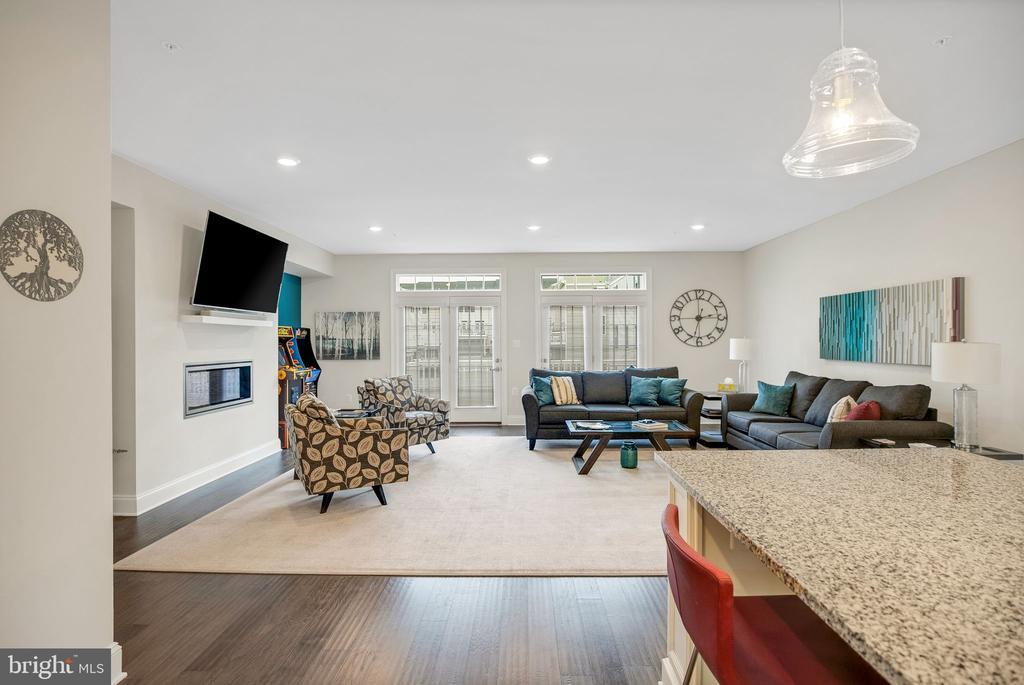 520 CLIFF LANE