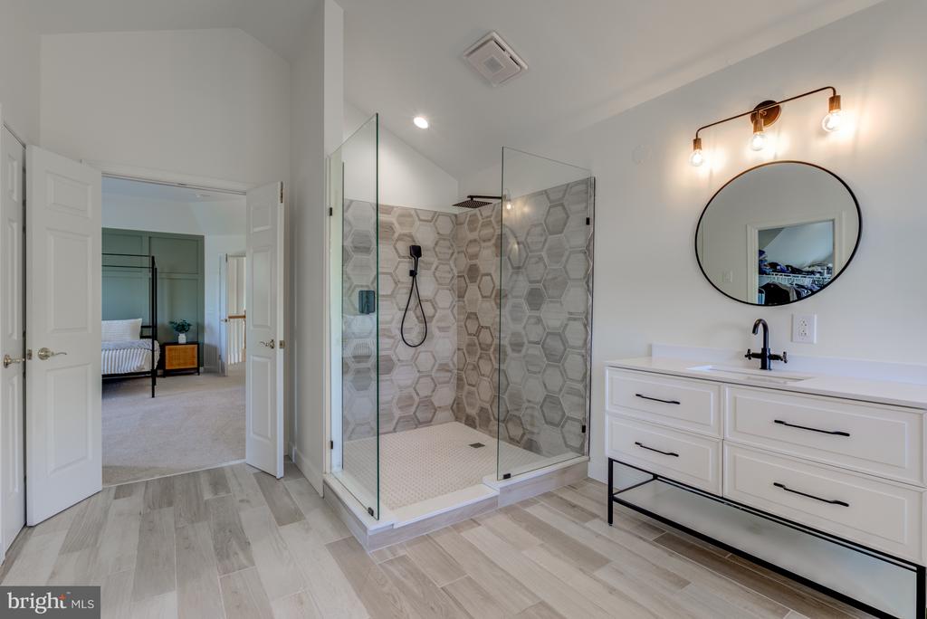 109 TURNBERRY DRIVE