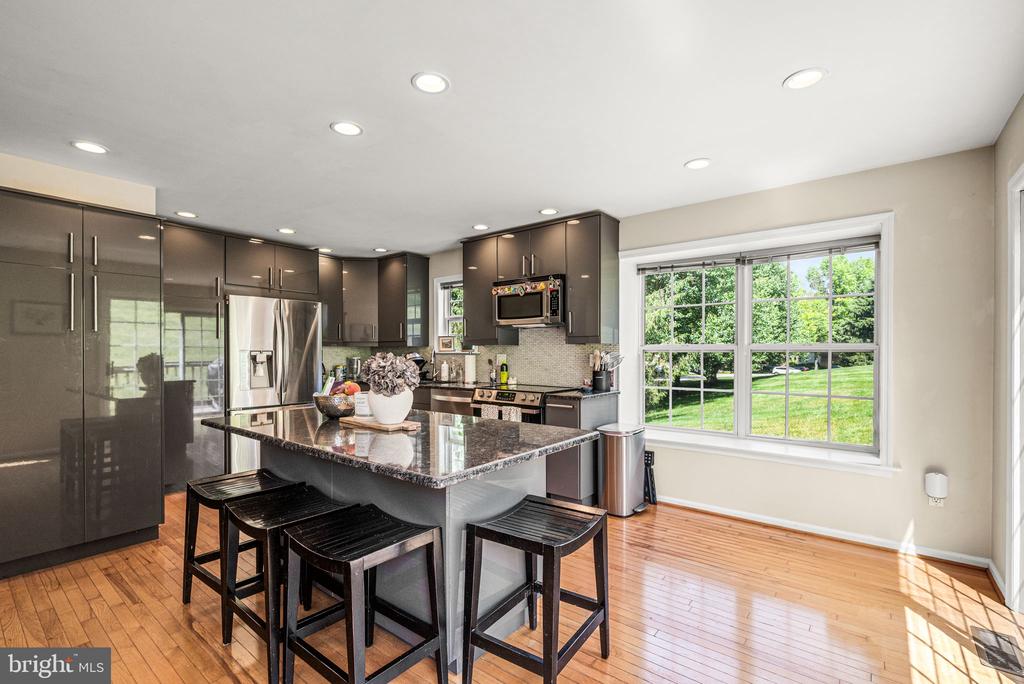 822 BRETTINGHAM COURT Unit: 909