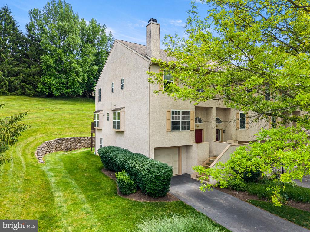 822 BRETTINGHAM COURT Unit: 909