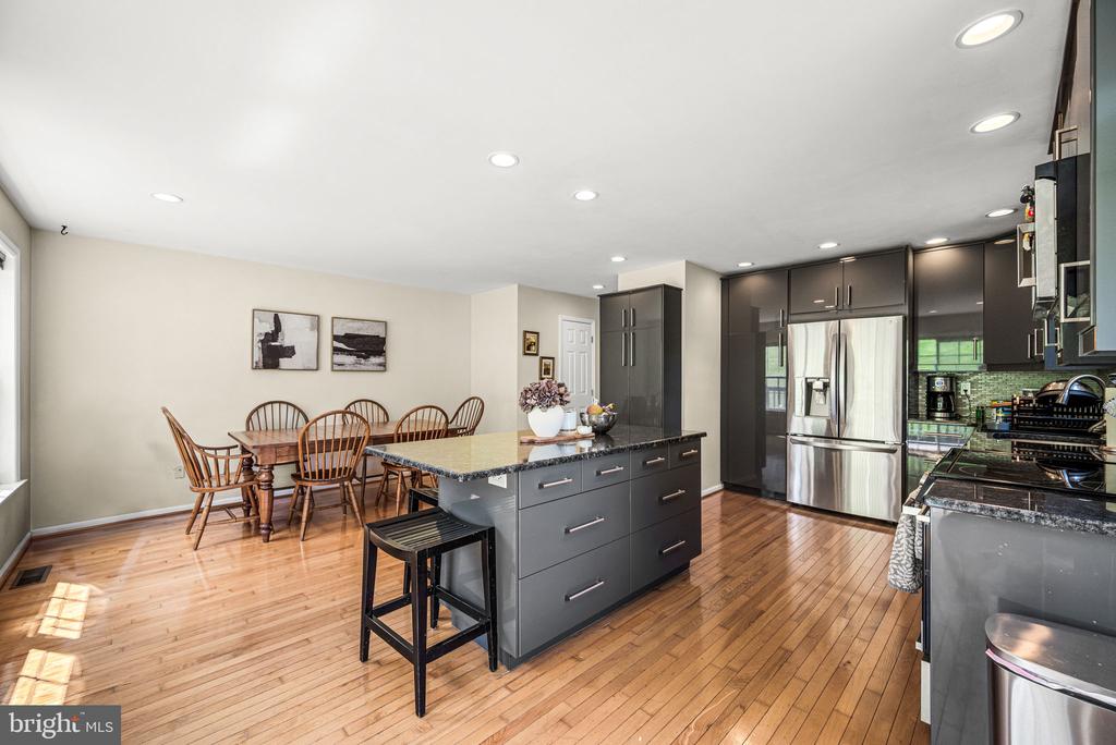 822 BRETTINGHAM COURT Unit: 909