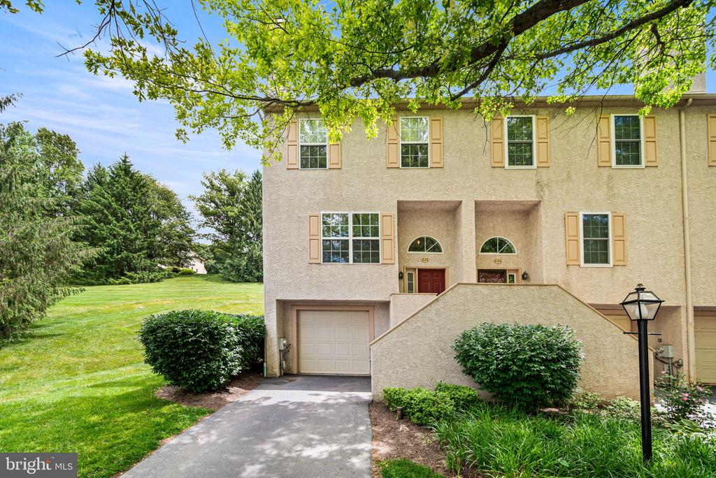 822 BRETTINGHAM COURT Unit: 909