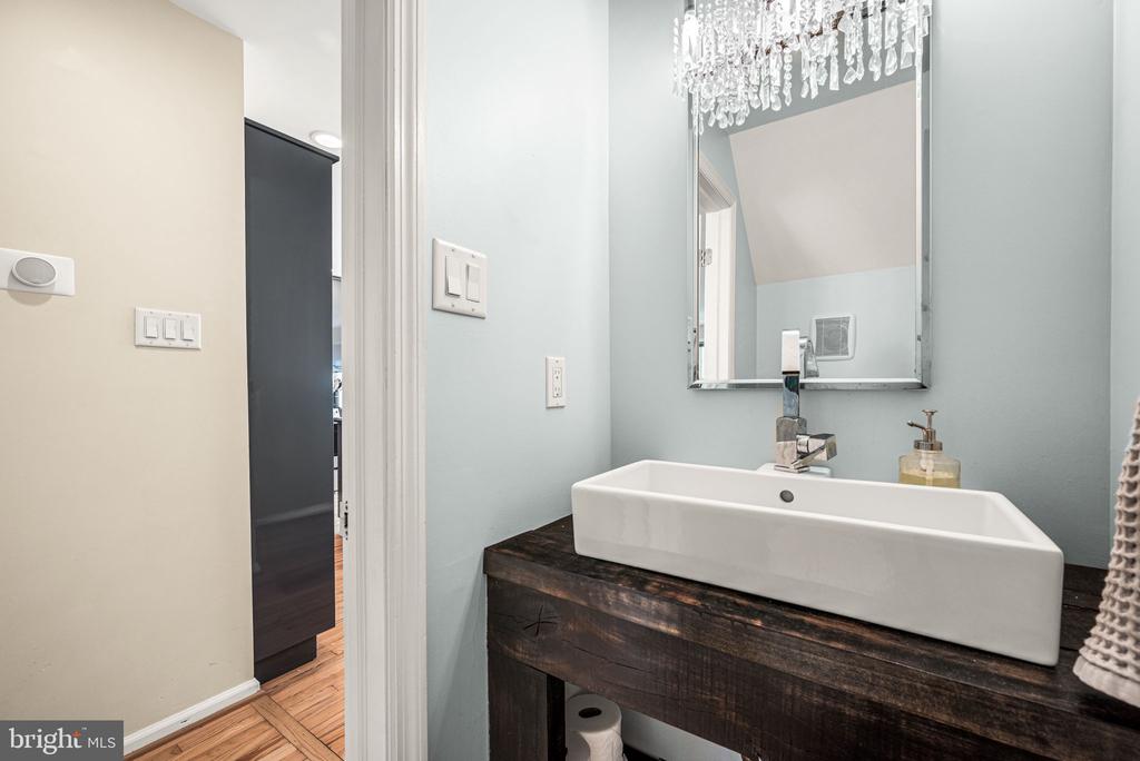 822 BRETTINGHAM COURT Unit: 909