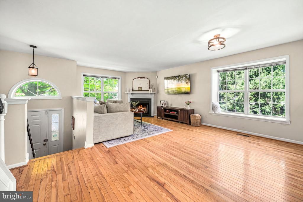 822 BRETTINGHAM COURT Unit: 909