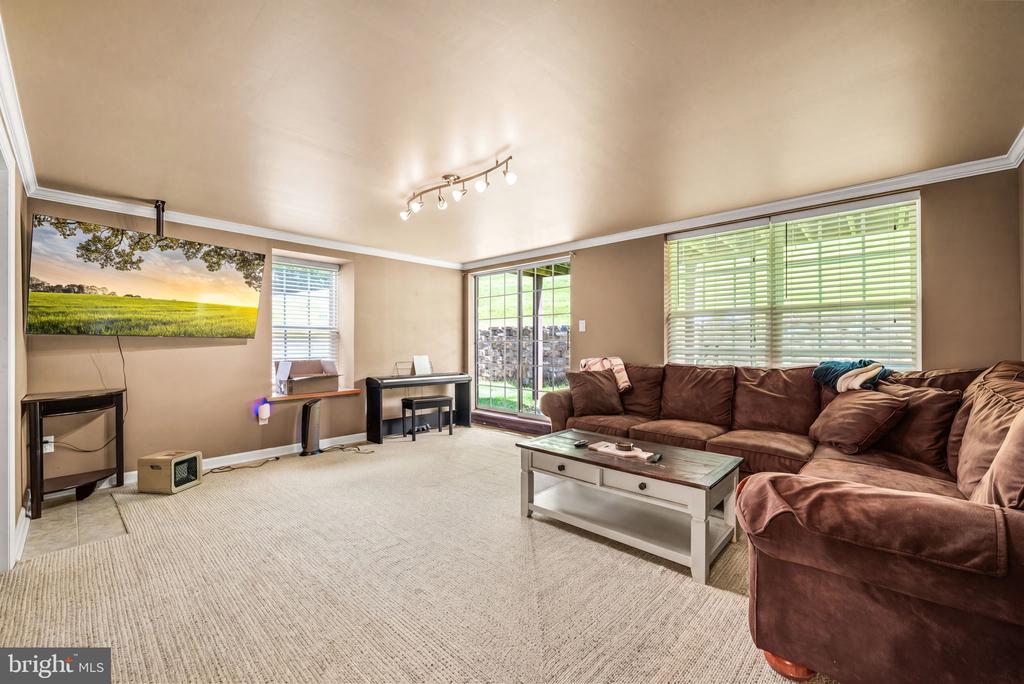 822 BRETTINGHAM COURT Unit: 909