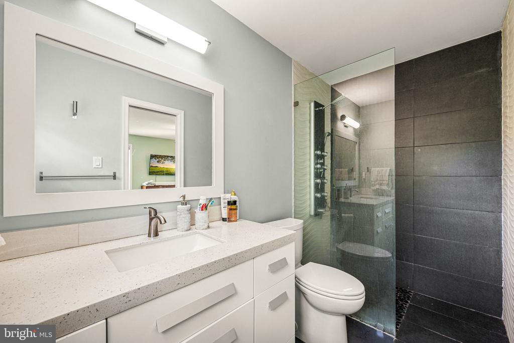 822 BRETTINGHAM COURT Unit: 909
