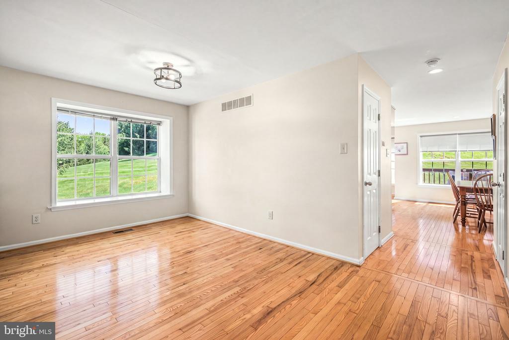 822 BRETTINGHAM COURT Unit: 909