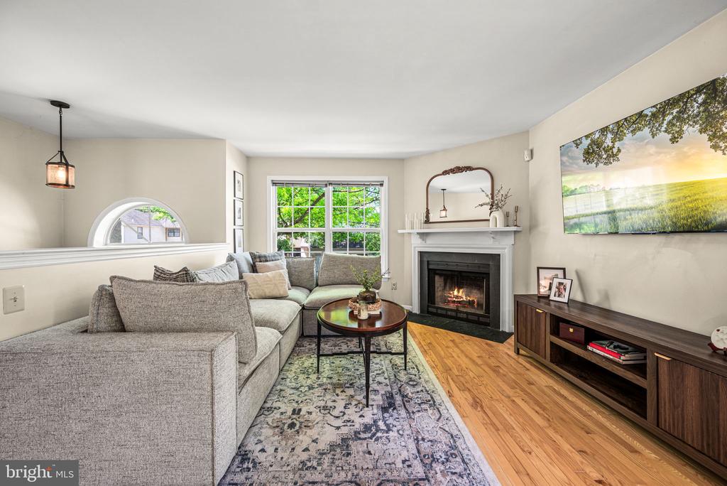 822 BRETTINGHAM COURT Unit: 909