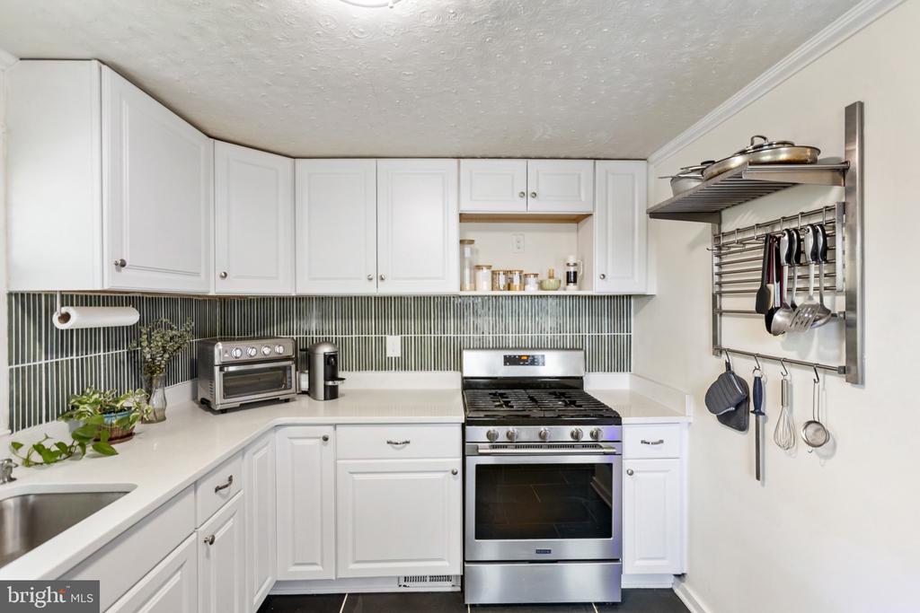 30 NEELD LANE
