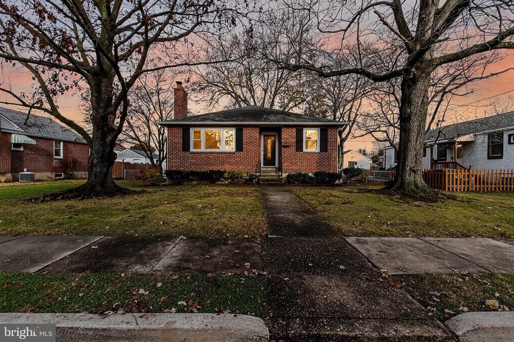 111 E OAK LANE
