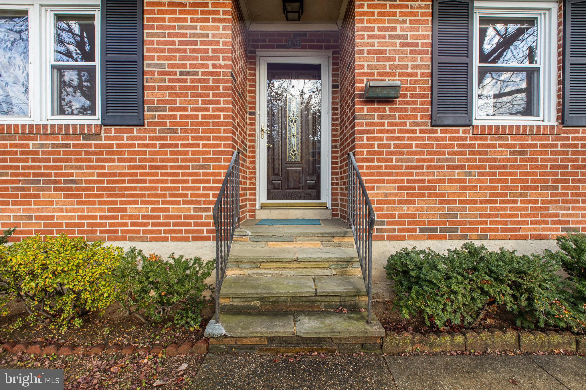 111 E OAK LANE