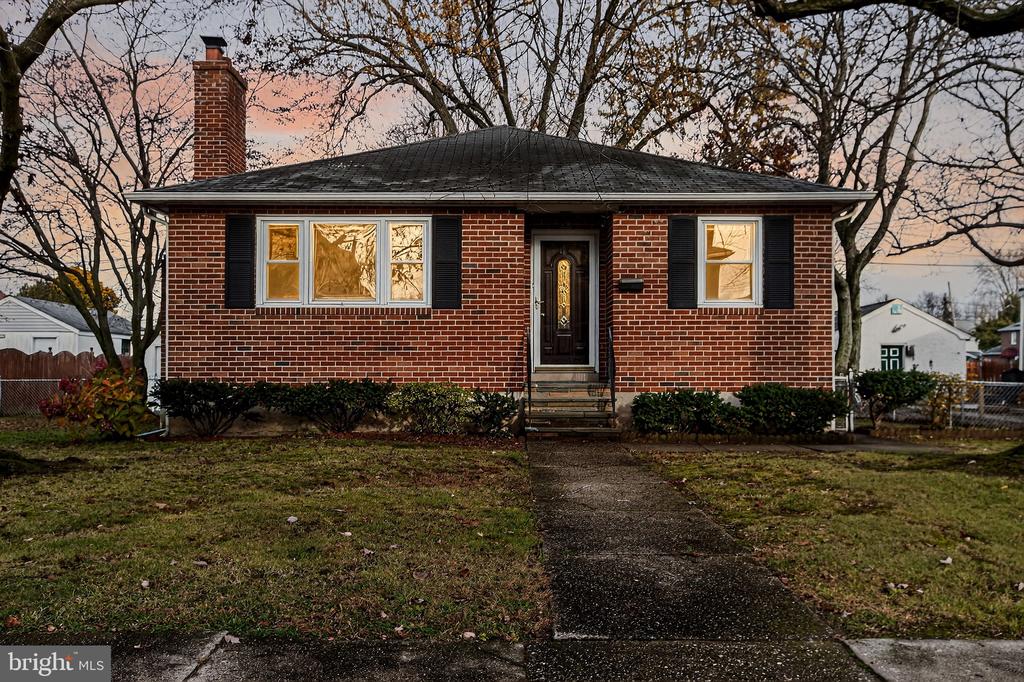111 E OAK LANE
