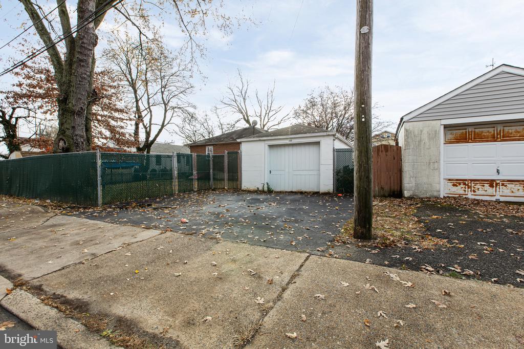 111 E OAK LANE