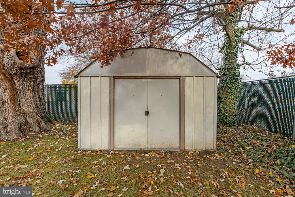 111 E OAK LANE