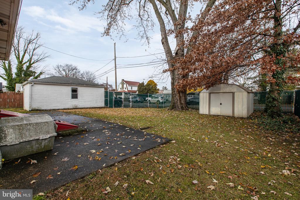 111 E OAK LANE