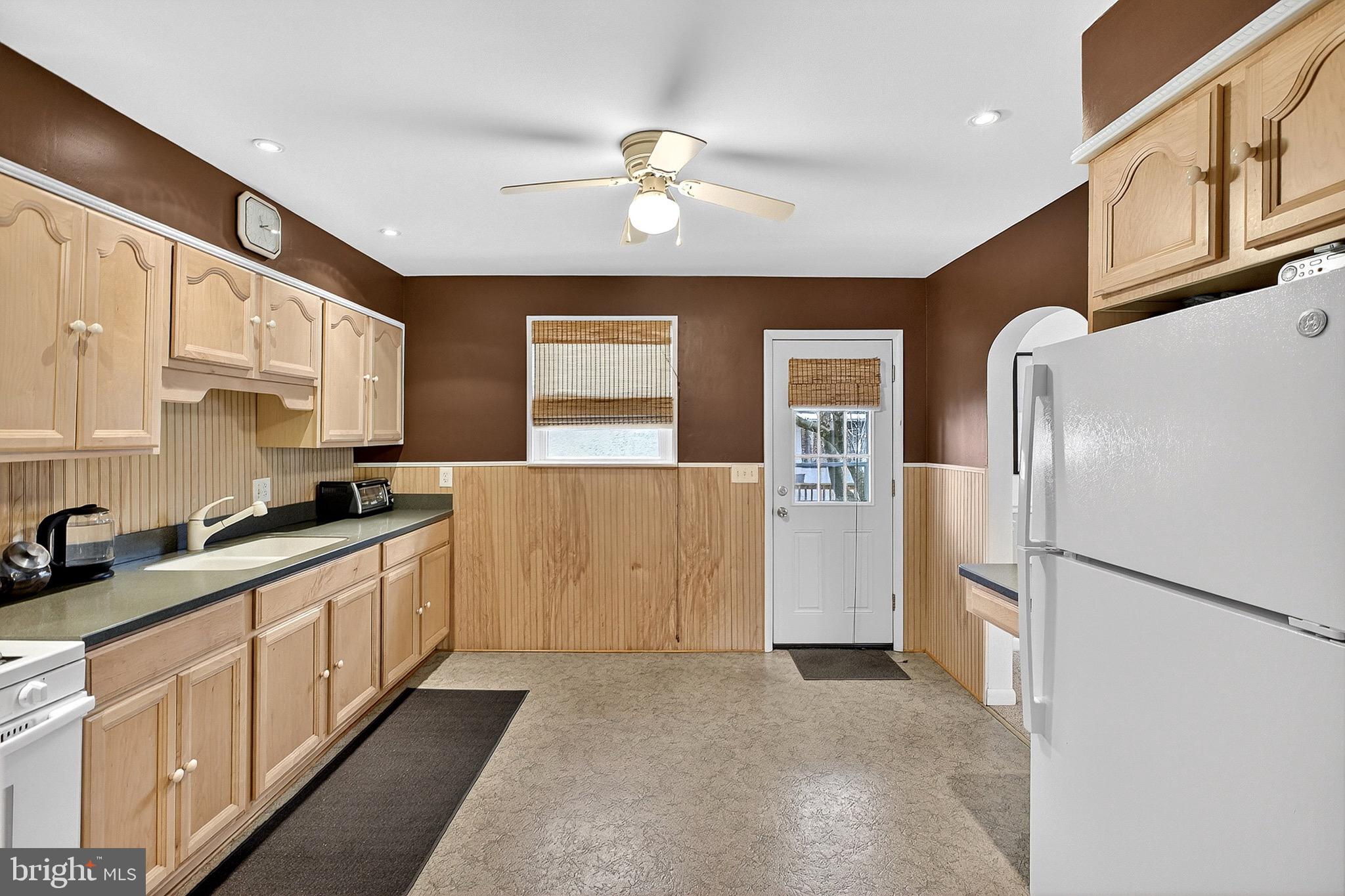 111 E OAK LANE