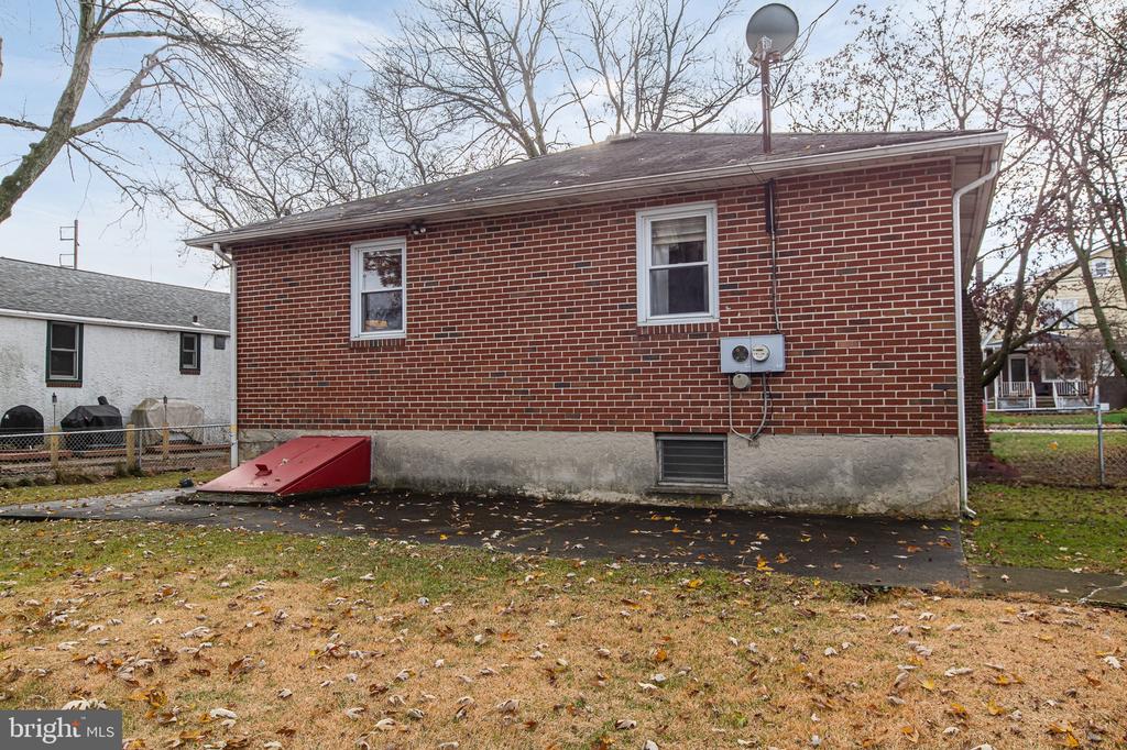 111 E OAK LANE