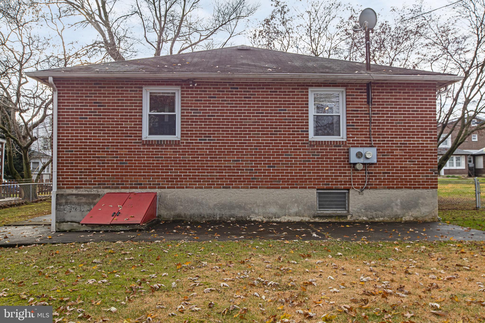 111 E OAK LANE