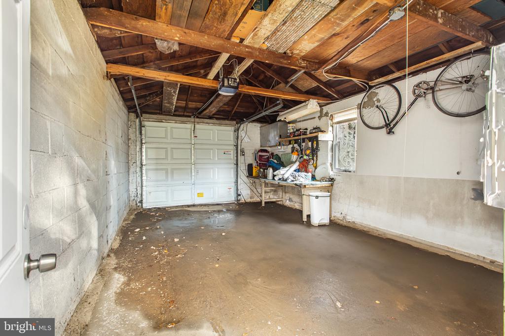 111 E OAK LANE