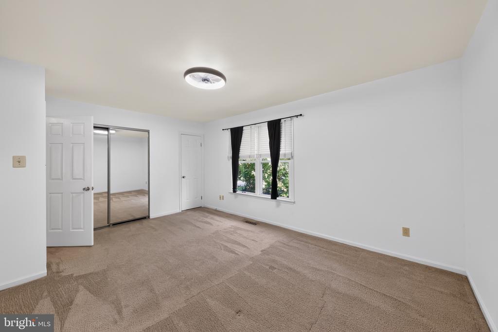 1005 N GLEN DRIVE 1005