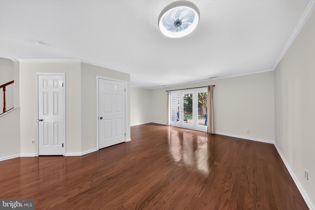 1005 N GLEN DRIVE 1005