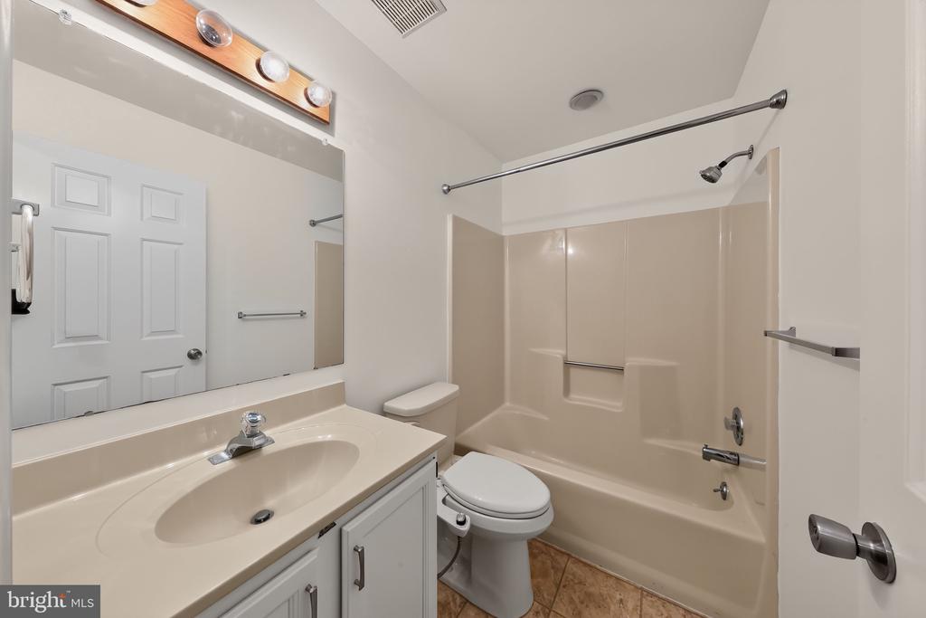 1005 N GLEN DRIVE 1005