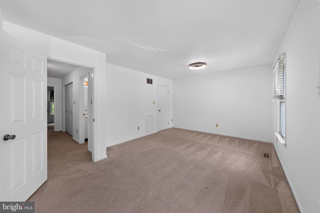 1005 N GLEN DRIVE 1005