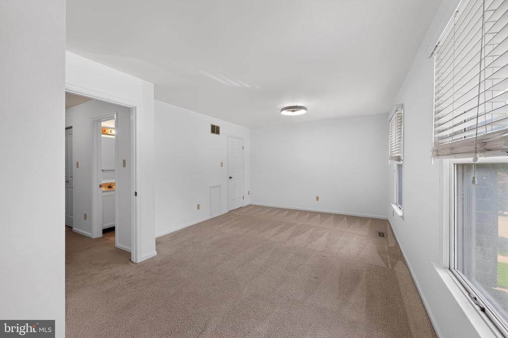 1005 N GLEN DRIVE 1005