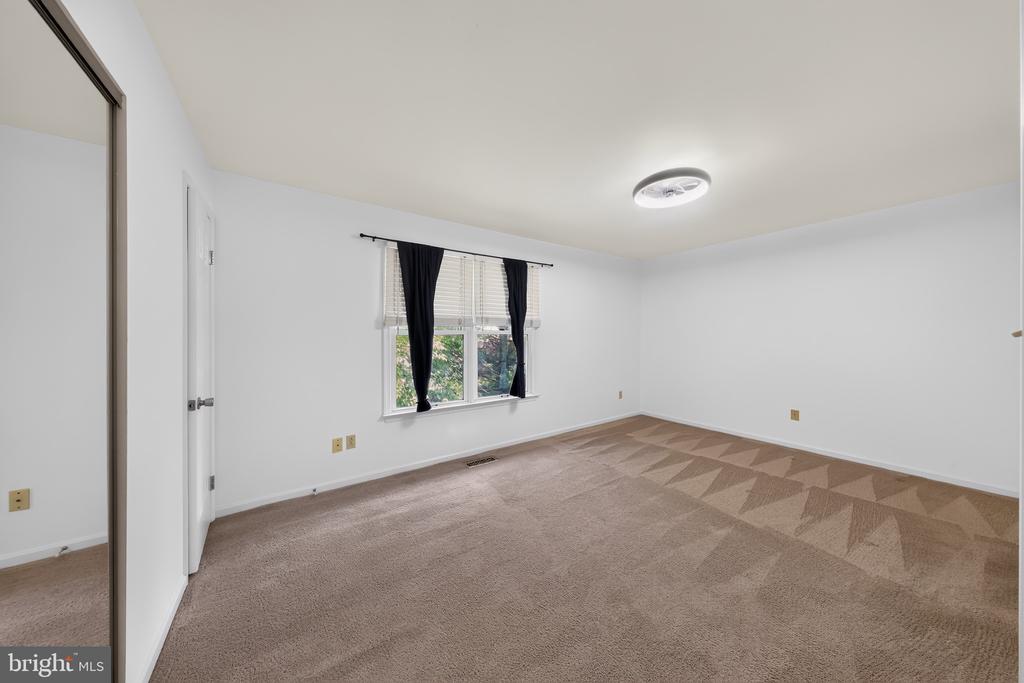 1005 N GLEN DRIVE 1005