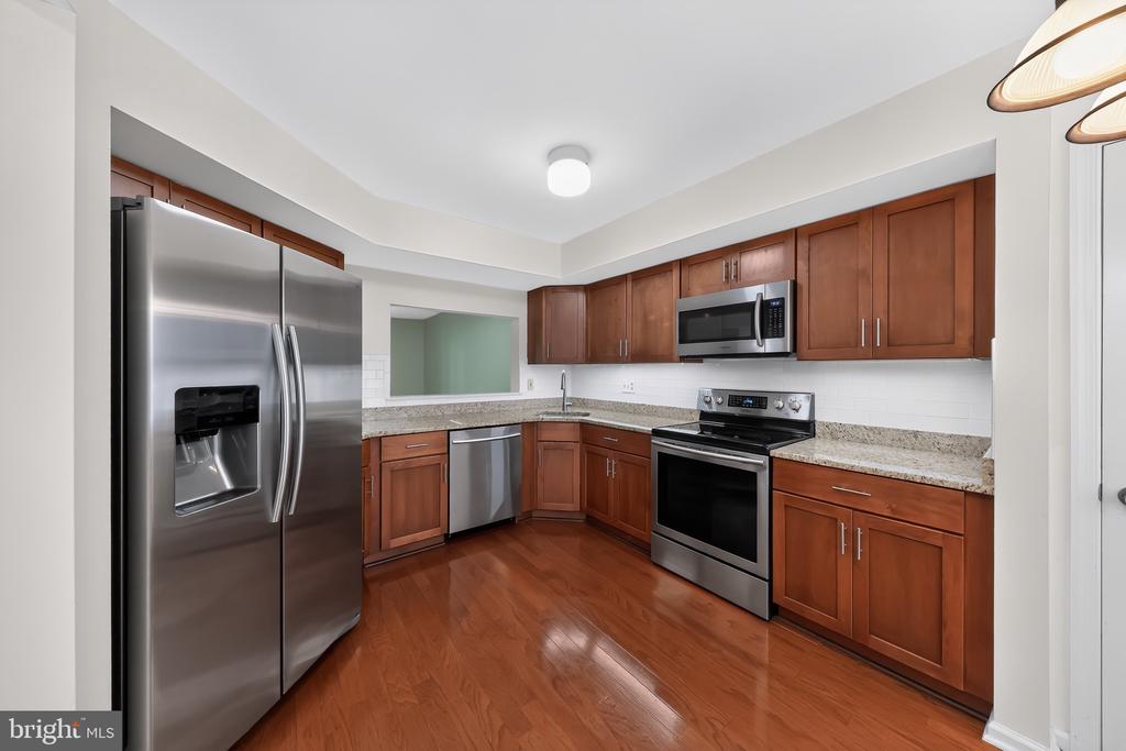 1005 N GLEN DRIVE 1005