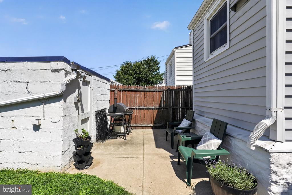 1100 HARDING DRIVE