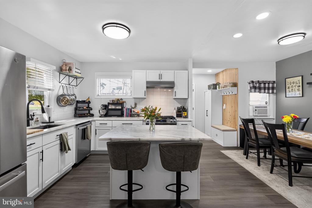 1100 HARDING DRIVE