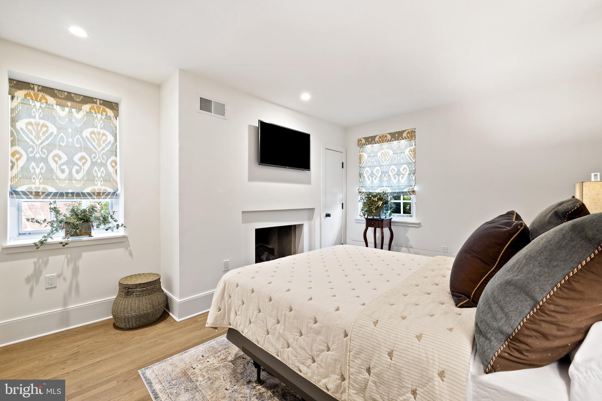 130 DELANCEY STREET 32